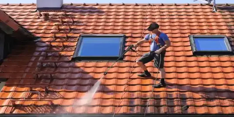 démoussage et nettoyage haute pression de toiture à La Trinite